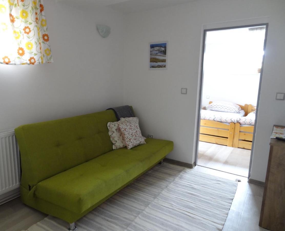 Karovi Apartment *